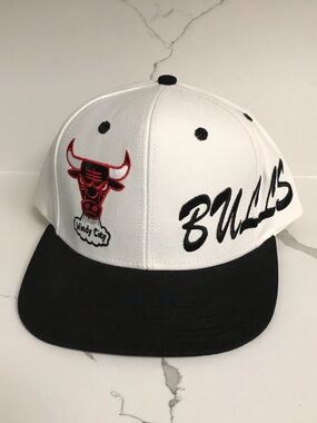 Chicago Bulls White and Black Snapback Hat